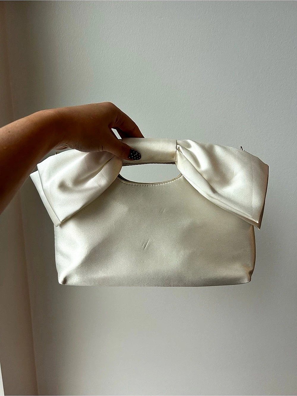 Nina Bow Shoulder Bag in White Like New